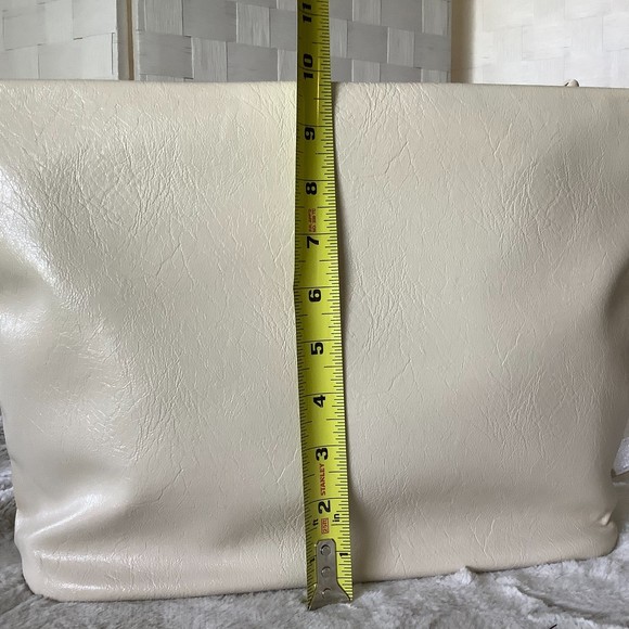 Urban Expressions Cream Leather Shoulder Bag - Picture 9 of 11